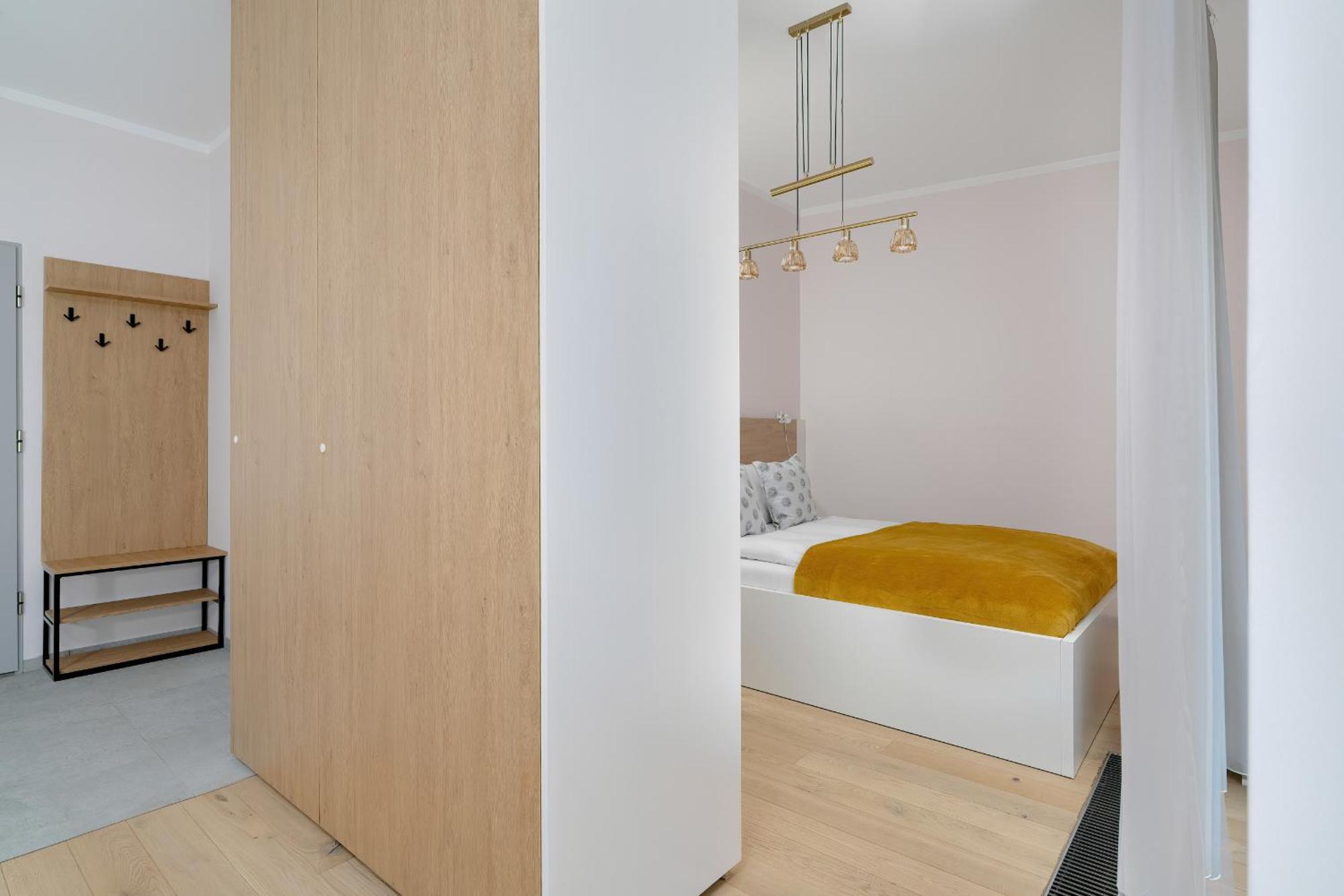 Apartment With Balcony And Free Parking In Poznan By Noclegi Renters Kültér fotó