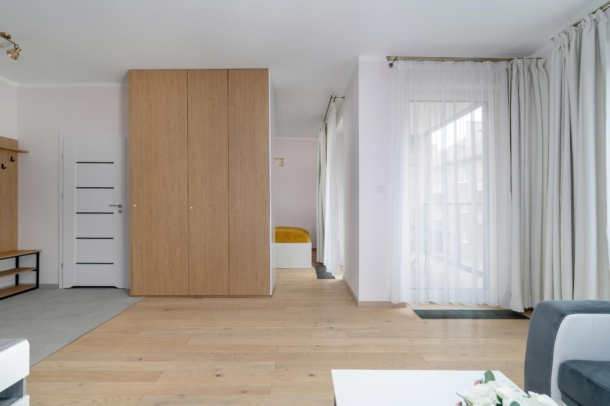 Apartment With Balcony And Free Parking In Poznan By Noclegi Renters Kültér fotó